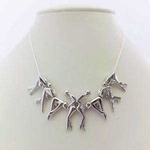 ROSEBUDS-NECKLACE-8-MEN-01