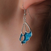 bo10-a-boucles-oreilles-ailes-papillon-bleu-argent