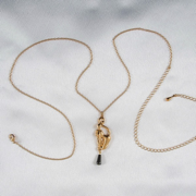 cht168-b-chaine-de-fesses-femme-feline-or