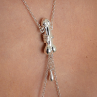 cos99-d-collier-seins-sculpture-penis-argent