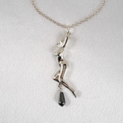 pen33-c-pendentif-femme-nue-argent