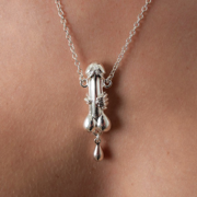 pen35-a-pendentif-penis-argent-goutte